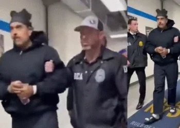 Del video e Maduros i arrestuar, me shapka dhe një shishe ujë brenda zyrave të DEA-s në Nju Jork