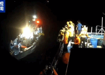 Kina të dielën dorëzoi 17 marinarë filipinas që shpëtoi nga një anije e mbytur