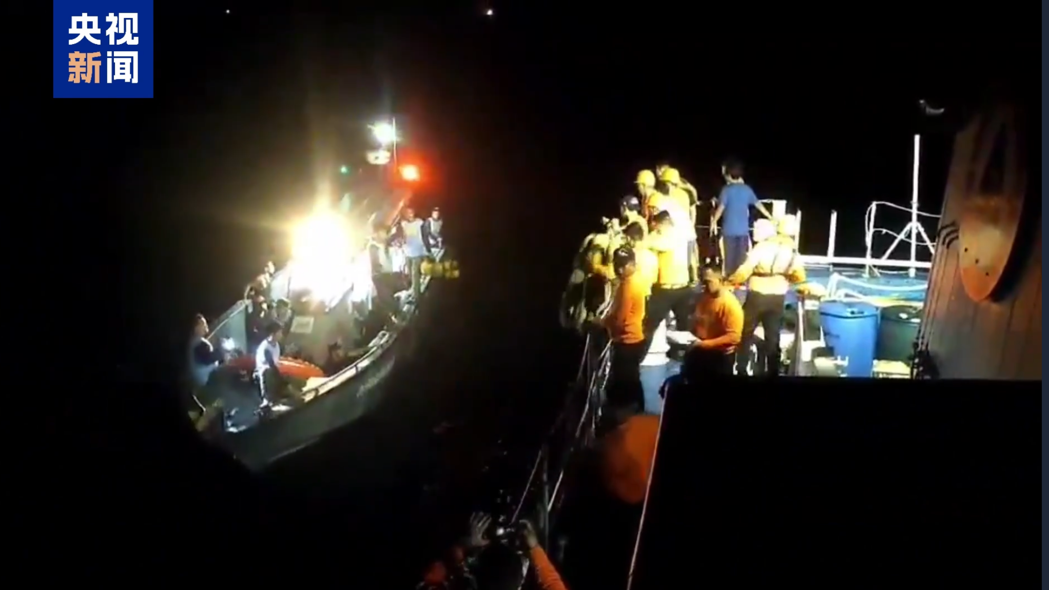 Kina të dielën dorëzoi 17 marinarë filipinas që shpëtoi nga një anije e mbytur