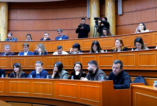 Mbledhja e Këshillit Bashkiak në Tiranë Merren vendime për strehimin e familjeve në nevojë