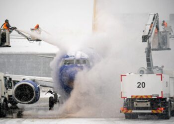 Moti ekstrem godet SHBA, mijëra familje pa energji elektrike, mbi 13 mijë fluturime të anuluara