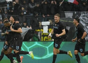 Dy gola dhe tre kartonë të kuq! Napoli e nis me fitore, Rrahmani bën “bomberin”