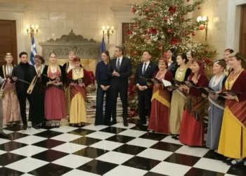 Mitsotakis fton arvanitasit në Kryeministri, ia marrin këngës shqip, reagime të shumta në rrjet