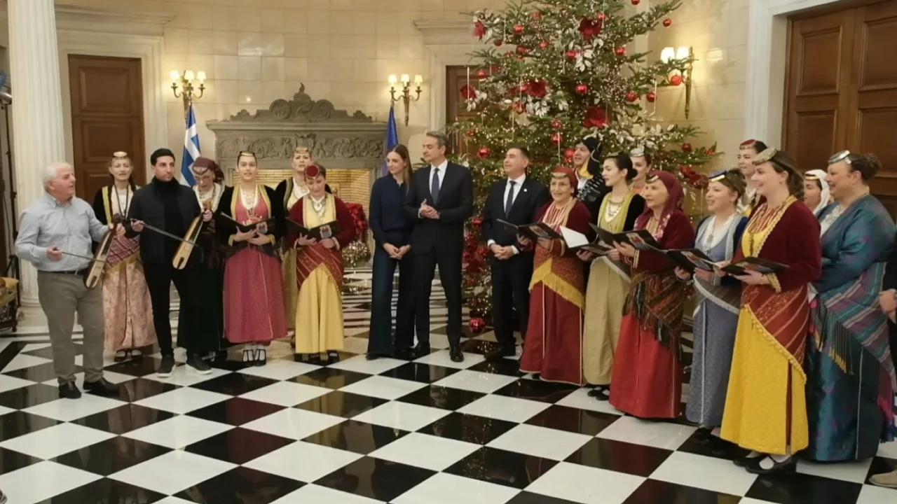 Mitsotakis fton arvanitasit në Kryeministri  ia marrin këngës shqip  reagime të shumta në rrjet