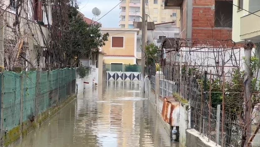 Al Jazeera shpërndan pamjet nga Durrësi  Përmbytjet edhe në sytë e mediave ndërkombëtare