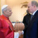 FOTOT/ Çfarë po ndodh me princin e Monakos, shfaqet me shenja të dukshme në fytyrë.. Albert II merr vëmendjen gjatë takimit me Papën
