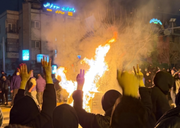 Analiza/ Çfarë do ta rrëzonte regjimin në Iran?