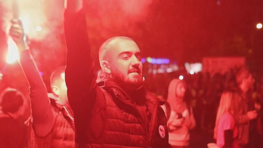  Shkundja  e Serbisë  spiunët e Putinit hodhën efektet zanore te protestuesit