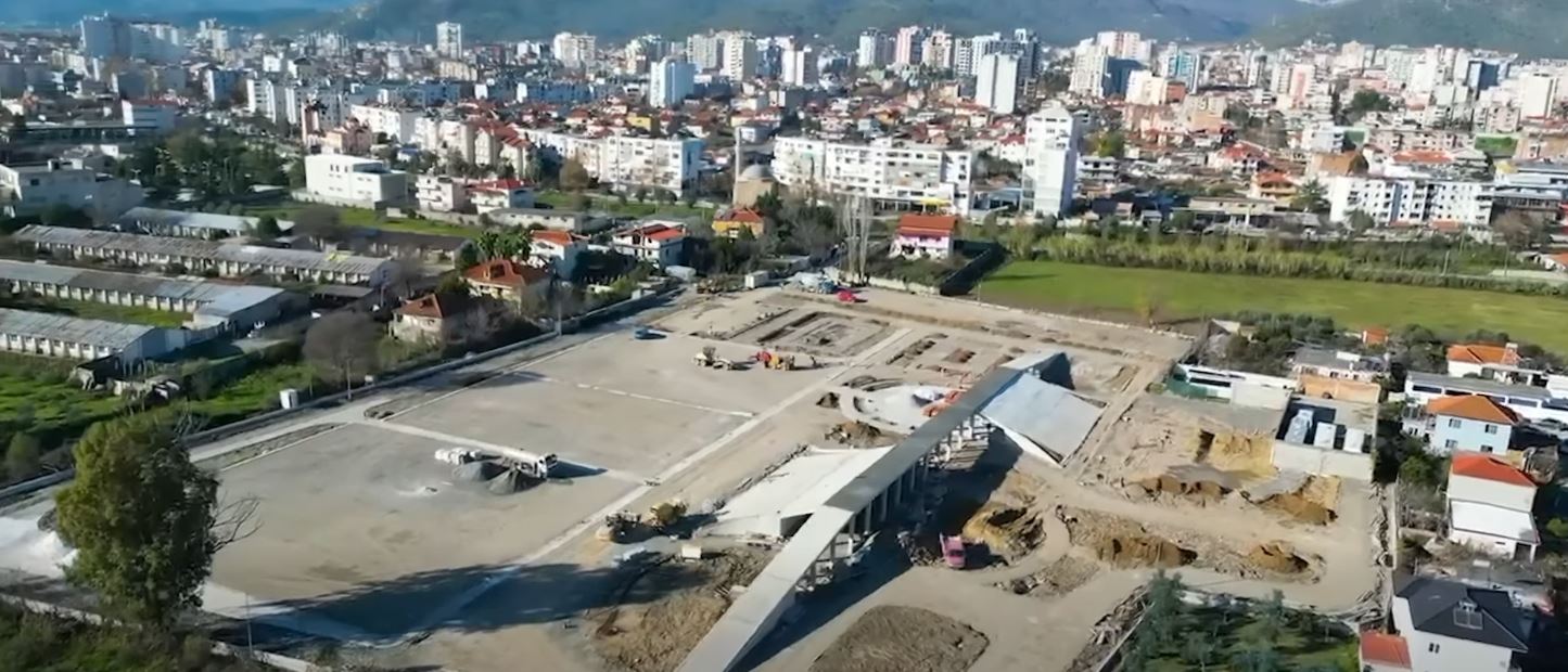 Rama ndan pamje nga kantieri  Dua të luaj  në Elbasan  Një hapësirë moderne për të gjithë grupmoshat