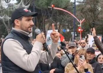 Protesta para kryeministrisë/ Lapaj: Sot bota është më e lirë, një diktator matanë oqeanit ra! Duam dorëheqjen e…