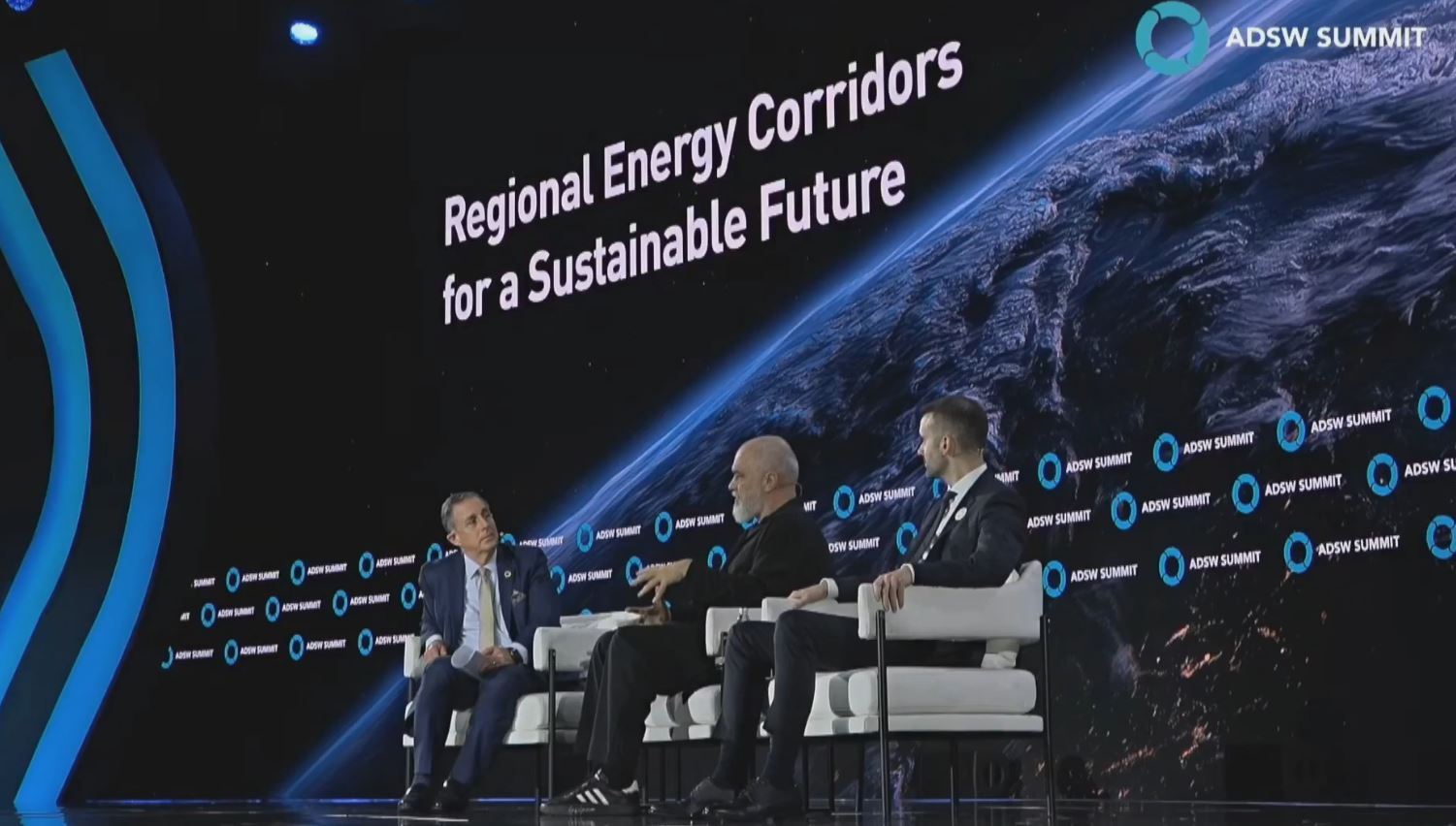 Rama ngre në piedestal  Diellën  dhe kujton nga u frymëzua për ministren e IA  Kemi një doktor Sulltan  por që është grua 