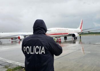 Rinas/ U kapën me dokumente false edhe me mallra kontrabandë, arrestohen në aeroport 6 kinezë dhe një bjelloruse