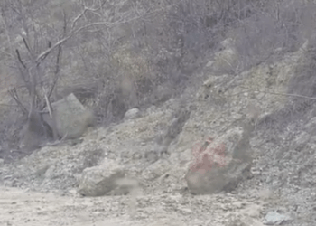 Moti i keq në Dibër/ Rrëshqitje dherash dhe gurësh në aksin Burrel – Rrëshen, vështirësohet qarkullimi. Ja situata në Gjirokastër