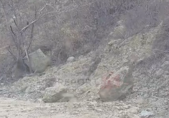 Moti i keq në Dibër  Rrëshqitje dherash dhe gurësh në aksin Burrel   Rrëshen  vështirësohet qarkullimi  Ja situata në Gjirokastër