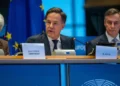 Rutte “ngre” tonet ndaj eurodeputetëve në PE: BE-ja nuk mund të mbrohet pa SHBA-në! Vazhdoni të ëndërroni