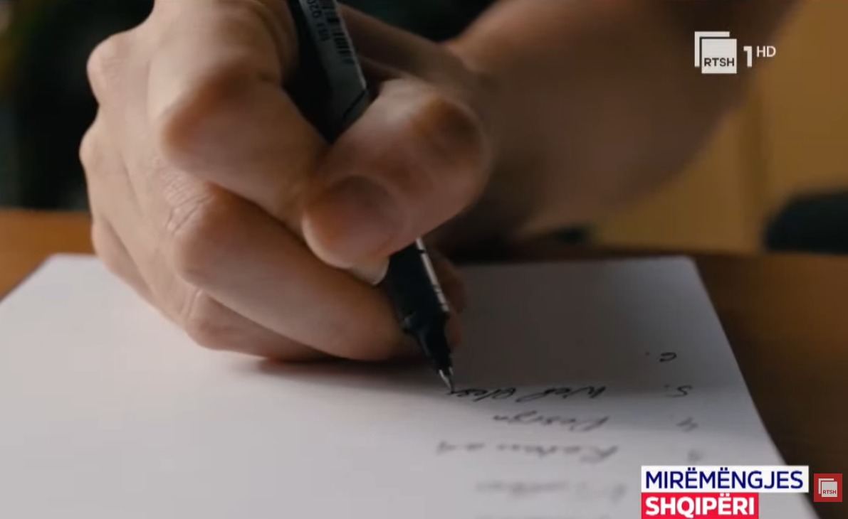 UNESCO propozon projekt të posaçëm për mbrojtjen e shkrimit me dorë  mësueset  Fëmijët po humbasin identitetin