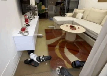 Përmbytjet në Durrës/ Situatë e rëndë nga moti i keq, uji hyn brenda shtëpisë! (PAMJET)