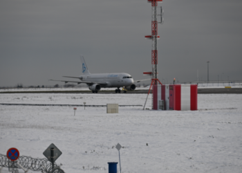 Aeroportet e Vjenës dhe Budapestit mbyllen për shkak të ngricës, probleme edhe në Pragë