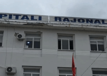 Festimet në Fier / Në spital paraqiten 25 të rinj të dehur, 3 persona të lënduar nga fishekzjarrët