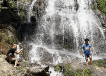 Futbollisti francez rrëzohet nga ujëvara dhe humb jetën teksa po bënte ‘selfie’ me të dashurën