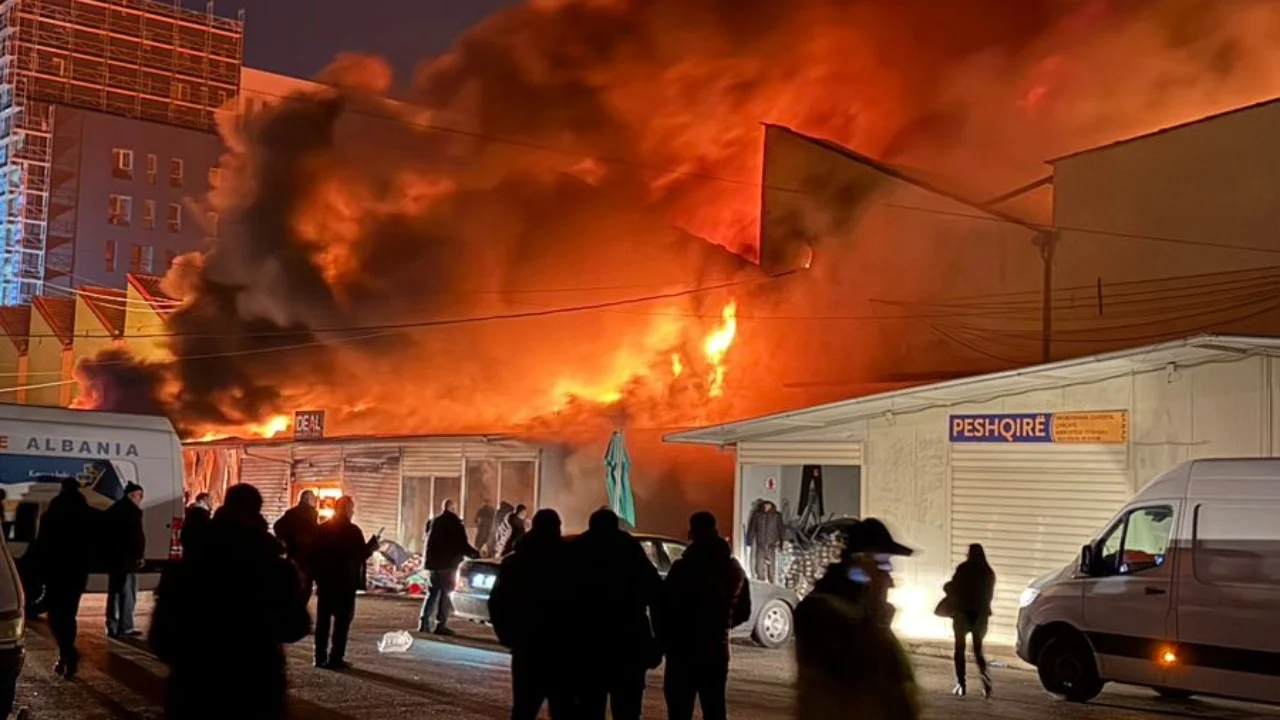 Zjarri te tregu i rrobave të përdorura  prefekti i Tiranës  I vështirë neutralizimi i flakëve  kemi kërkuar ndihmë nga  