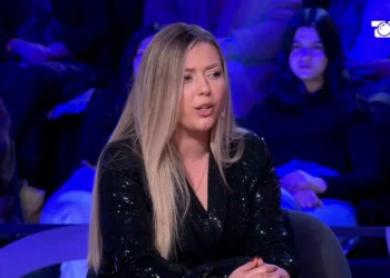 “Do marr valixhet dhe do iki…”/ Gruaja e ErikLloshit sqaron për herë të parë si është marrëdhënia mes tyre