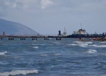 Pezullohet lundrimi i mjeteve të vogla dhe të peshkimit në Vlorë