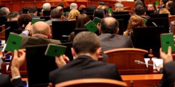 Rreth 18 orë seancë plenare, miratohet paketa e ndryshimeve në Kodin Penal