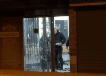 Berberi i plagosur sillet me urgjencë te Trauma, plagë në shpatull, bark e këmbë