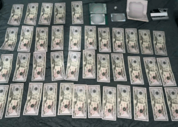 E mitura kapet me kartëmonedha të falsifikuara/ Tre të arrestuar për falsifikim të parave dhe lëndë narkotike