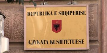 Juristi: Kushtetuesja nuk i dha zgjidhje mosmarrëveshjes së kompetencave mes dy pushteteve, duhej të pyeste “Venecian”