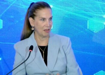 Mbështetje financiare me pagë minimale për 444 studentë ekselentë dhe programeve prioritare, Kumbaro: Viti 2025-2026 shënon kulmin e kësaj politike