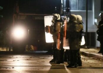 Përplasje të ashpra me policinë pranë kampusit universitar në Selanik, mbi 330 të ndaluar