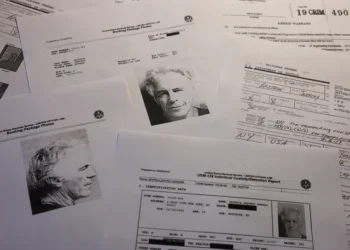 Dosjet Epstein “tronditin” botën, dorëheqje zinxhir, hetime dhe shkarkime nga Amerika në Evropë
