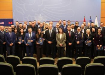 Zyrtari i lartë amerikan takime në Tiranë/ Ambasada: SHBA të angazhuara për forcimin e partneritetit, bashkëpunim për luftën kundër krimit