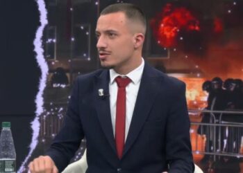 Anëtari i FRPD kundër Berishës: Molotovët në protestë nuk ranë nga qielli, grupi i zjarrit organizon rrëmujën! E dënueshme keqpërdorimi i të miturve