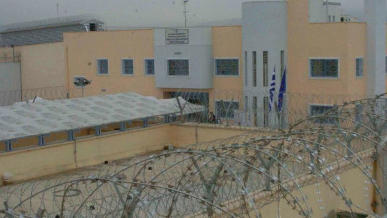 Vrasje me armë zjarri brenda burgut në Greqi  në dhomë gjatë krimit ishte edhe Alket Rizai