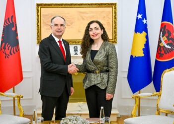 Vjosa Osmani takim me Begajn në Prishtinë: Faleminderit që jeni gjithnjë pranë Kosovës zoti President!