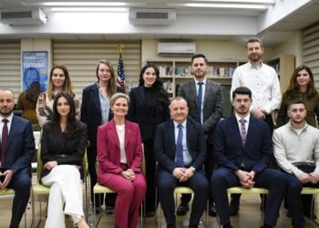 Dhoma Amerikane themelon Komitetin e të Rinjve dhe Sipërmarrjes në Tiranë, ambasada e SHBA: T’i kthejmë pengesat në mundësi!