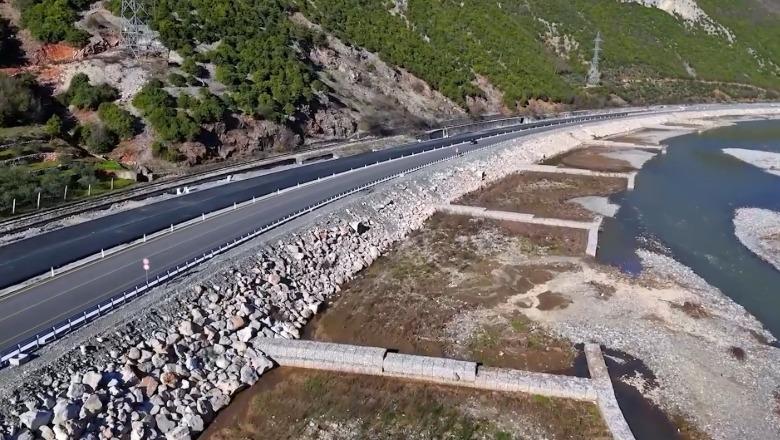 Shembja e rrugës në aksin Librazhd Prrenjas  Rama  Nuk ka asnjë lidhje me punimet që po bëhen në Korridorin VIII