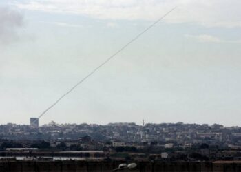 Irani nis kundërpërgjigjen ndaj sulmit të SHBA-së dhe Izraelit, regjimi iranian lëshon raketa drejt shtetit hebre