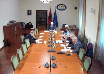 Kuvendi merr në shqyrtim ankesat e 800 banorëve të “Durrësit të Ri”, Xhafaj mbledh Komisionin