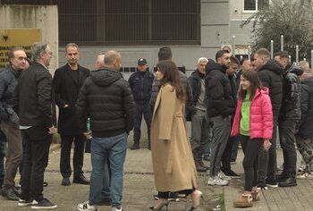 Pas 7 të miturve, Gjykata e Tiranës liron nga burgu 14 protestues