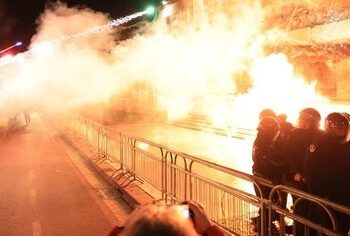 “Dhuna nuk është zgjidhje!” Ministrja Koçiu: Mbani të miturit larg akteve që rrezikojnë jetën