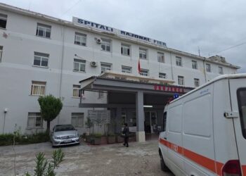 Fluks në urgjencën e Fierit/ Çdo ditë mbi 120 pacientë, mjekët: Gripi po zgjat më shumë