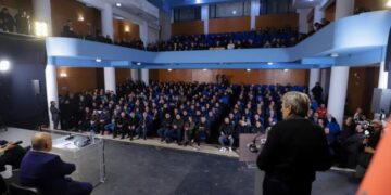 “Vota juaj u shndërrua në treg të zi, procesi zgjedhor është farsë!”, akuzat e Berishës nga foltorja në Kamzë