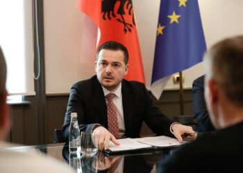 Ministri Salla prezanton planin e masave për minimizimin e dëmeve nga reshjet, ndërhyrje në infrastrukturën kulluese