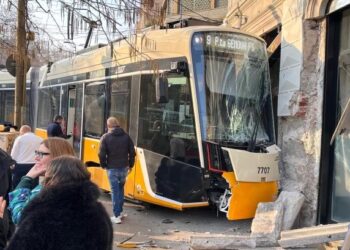 Tramvaji del nga shinat në Milano: 1 i vdekur dhe të paktën 20 të plagosur