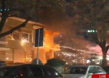 Militantët e PD sulmojnë me molotovë ish-vilën e Enver Hoxhës, panik mes punonjësve të muzeut