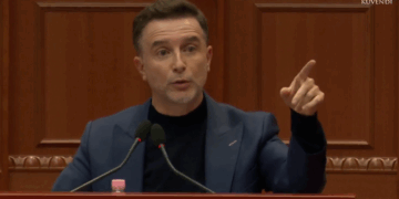 “Po rrëzon tarracën e pallatit”, Braçe denoncon qytetarin: Ujësjellësi t’i ndërpresë ujin dhe ta verifikojë